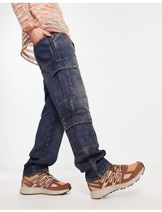 ASOS DESIGN - Jeans a fondo ampio tinta scura con tasche cargo-Blu