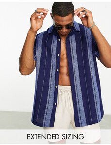 ASOS DESIGN - Camicia comoda con colletto con rever a righe testurizzate blu navy