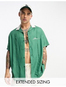 ASOS DESIGN - Camicia stile bowling comoda verde con ricamo sul petto e rever