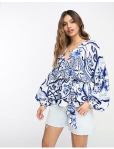 River Island - Top a portafoglio stile kimono blu con stampa fantasia