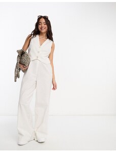 ASOS DESIGN - Tuta jumpsuit 2 in 1 con gilet color avorio effetto lino-Bianco