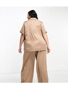 Loungeable Curve - Pigiama da damigella con camicia a maniche corte con rever e pantaloni color talpa-Neutro