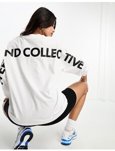 ASOS - Weekend Collective - Maglietta oversize a maniche lunghe bianca con logo sul retro-Bianco