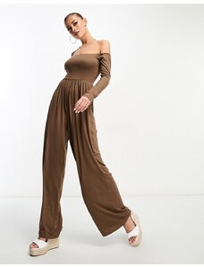 ASOS DESIGN - Tuta jumpsuit morbida a fondo ampio color moka con scollo bardot-Brown