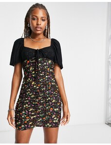 ASOS DESIGN - Vestito corto arricciato nero con stampa a fiorellini e sezione in pizzo-Multicolore