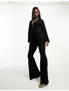 ASOS DESIGN - Glam - Tuta jumpsuit sinuosa nera con scollo profondo allacciata sul davanti-Nero