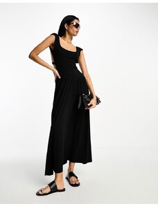 ASOS DESIGN - Vestito midi nero con incrocio sul retro, maniche ad aletta e gonna voluminosa