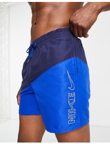 Nike Swimming - Pantaloncini da bagno da 5" con motivo color block in diagonale blu navy e blu