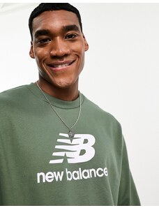 New Balance - Essentials Stacked - Pile verde con logo