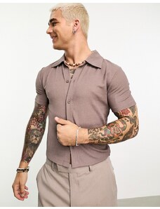 ASOS DESIGN - Camicia attillata corta con colletto rétro stile polo marrone testurizzato-Brown
