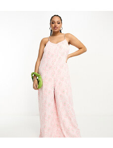 Glamorous Curve - Tuta jumpsuit stile grembiule rosa a fiori con lacci sul retro e spalline sottili