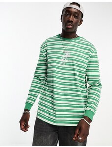 ASOS DESIGN - T-shirt comoda a maniche lunghe verde a righe con stampa di palma sul petto