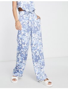 Vero Moda - Pantaloni a fondo ampio blu a fiori in coordinato
