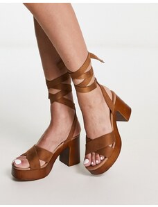 New Look - Sandali con tacco e plateau neri in camoscio sintetico color cuoio allacciati alla caviglia-Brown
