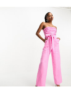 Forever New Petite - Tuta jumpsuit a fascia con fondo ampio rosa