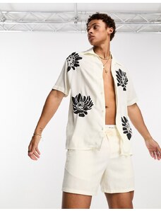 Selected Homme - Camicia oversize bianca con colletto a rever e stampa floreale-Bianco