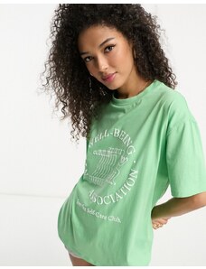 ASOS DESIGN - T-shirt oversize verde con stampa “Wellbeing” in rilievo