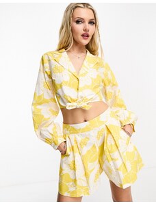 Miss Selfridge - Pantaloncini gialli con stampa a fiori tropicali in coordinato-Multicolore