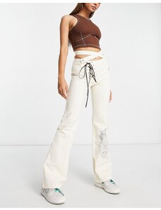 Zemeta - Pantaloni a vita bassa color écru con dettaglio incrociato a corsetto in vita-Bianco
