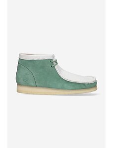 Clarks Originals Clarks scarpe in camoscio Wallabee Boot uomo colore verde 26165078
