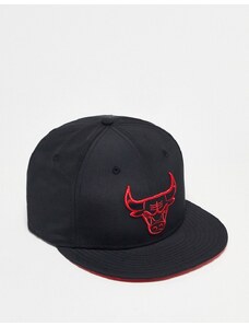 New Era - 9Fifty Chicago Bulls - Cappellino nero con logo fluo