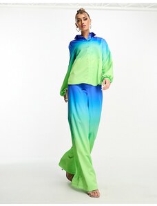 Flounce London - Pantaloni in raso blu e verde sfumato a fondo ampio in coordinato-Multicolore