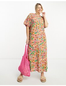 Monki - Vestito midi in seersucker con maniche a sbuffo rosa vivace a fiori multicolore
