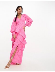 Pretty Lavish - Vestito lungo jacquard rosa con volant asimmetrici