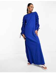 ASOS DESIGN - Vestito lungo con maniche arricciate blu cobalto in tessuto stropicciato
