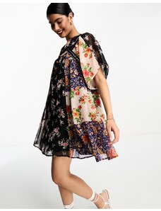 ASOS DESIGN - Vestito grembiule corto in chiffon con inserti con specchietti e motivo patchwork a fiori-Multicolore