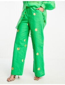 Never Fully Dressed - Pantaloni a fondo ampio verdi con conchiglie metallizzate in coordinato-Verde