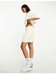 ASOS Weekend Collective - Pantaloncini oversize in jersey slavato crema in coordinato-Bianco