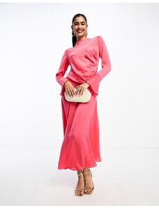 ASOS DESIGN - Vestito lungo rosa acceso con balza asimmetrica, arricciatura sul lato e scollo ad anello