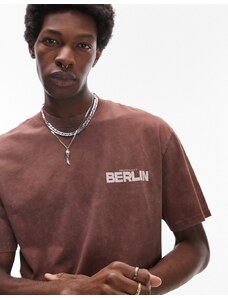 Topman - T-shirt oversize marrone slavato con stampa "Berlin" invecchiata