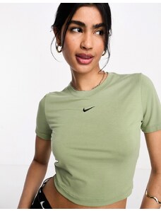 Nike - T-shirt verde slim corta con logo