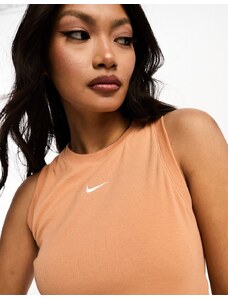 Nike - Crop top senza maniche marrone ambra a coste con fondo arrotondato e logo piccolo-Brown