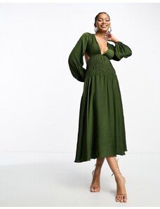 ASOS DESIGN - Vestito midi in raso verde pino arricciato in vita con maniche a campana