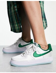 Nike - Air Force 1 '07- Sneakers in raso bianche e verde sport-Bianco
