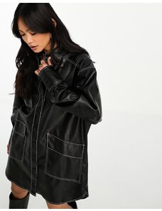 ASOS DESIGN - Vestito camicia oversize in similpelle PU nero con cuciture a contrasto
