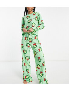 ASOS Tall ASOS DESIGN Tall - Pigiama natalizio con top a maniche lunghe e pantaloni verde con cavoletti di Bruxelles