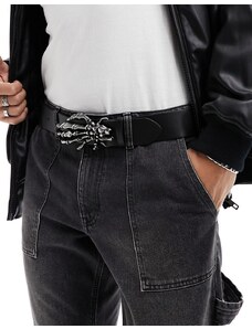 ASOS DESIGN - Cintura in pelle sintetica nera con fibbia a forma di mano scheletrica color canna di fucile-Nero