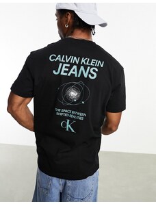 Calvin Klein Jeans - Future Galaxy - T-shirt nera con grafica sul retro-Nero