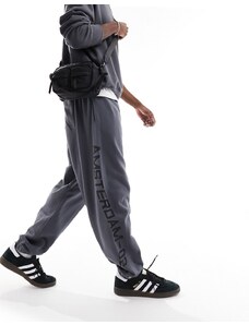 ASOS DESIGN - Joggers grigio antracite con gambe a palloncino e stampa "Amsterdam"