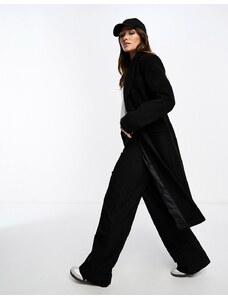 ASOS DESIGN - Cappotto elegante nero liscio stretto in vita