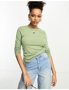 Nike - Maglietta a maniche lunghe verde olio a coste con coulisse e logo piccolo
