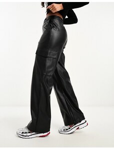 New Look - Pantaloni cargo in pelle sintetica neri-Nero