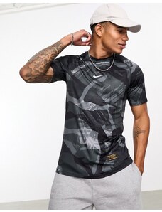 Nike Training - Dri-FIT - T-shirt nera con motivo mimetico-Nero