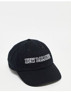New Balance - Cappello con visiera nero con logo stile college