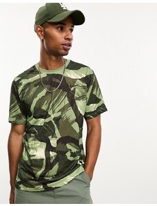 Nike Training - Dri-FIT - T-shirt con stampa mimetica-Verde