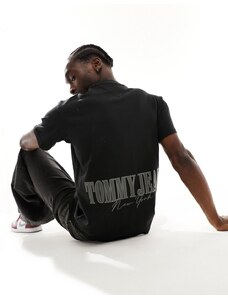 Tommy Jeans - T-shirt comoda nera con stemma-Nero
